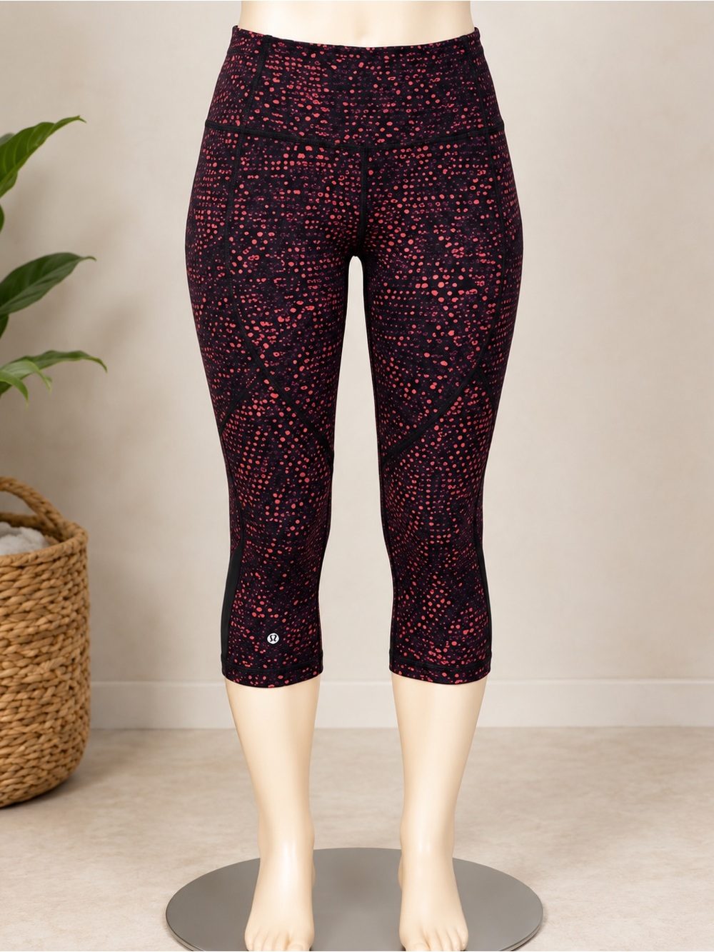 Lululemon Outrun 17” Crop Shatter Weave Dust Coral Plum Black Size 6